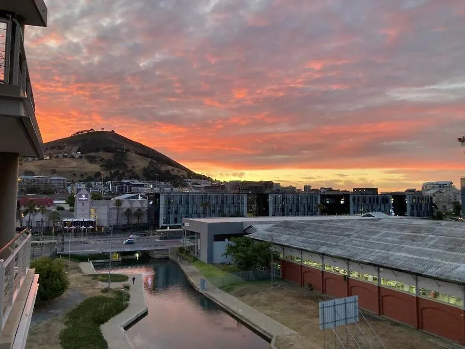 Apartment Luxurious, Canal Apt W Pool+Wifi, V&A On Doorstep Cape Town